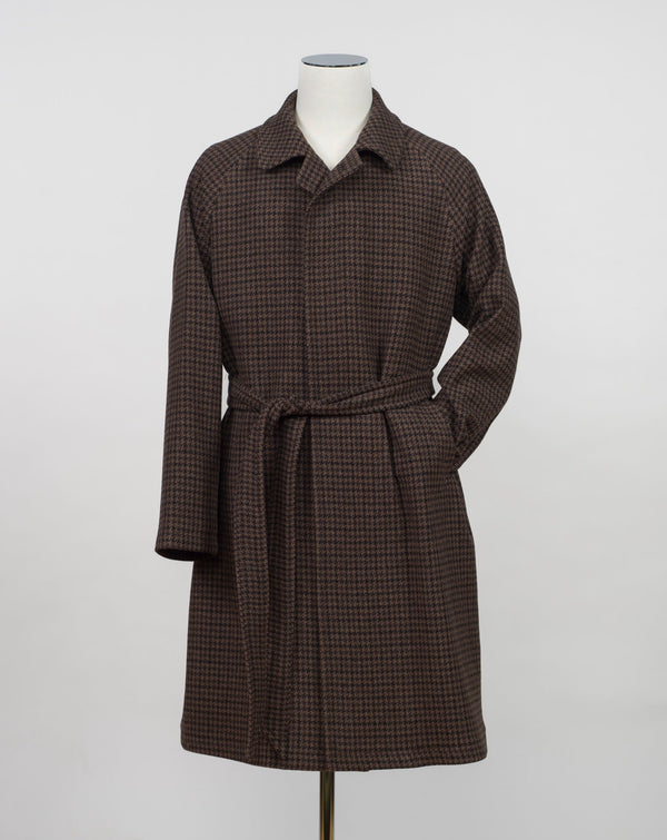 Model: Salomon/S ST Color: Brown / M1289 Composition: 95% Virgin wool 5% Cashmere  Made in Martina Franca, Italy Tagliatore Houndstooth Raglan Overcoat / Brown