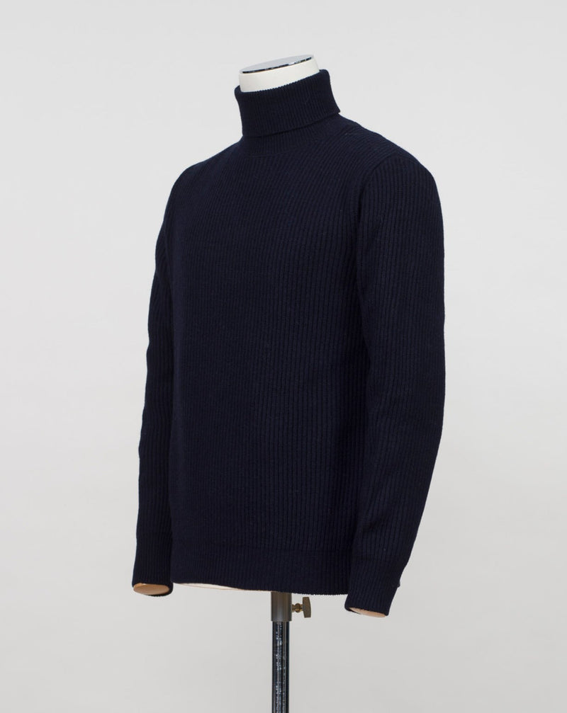 Model: Dolcevita Article: 7 .C110 Color: Navy Composition: 90% Wool 10% Cashmere G.R.P. Firenze Wool & Cashmere Rollneck / Navy