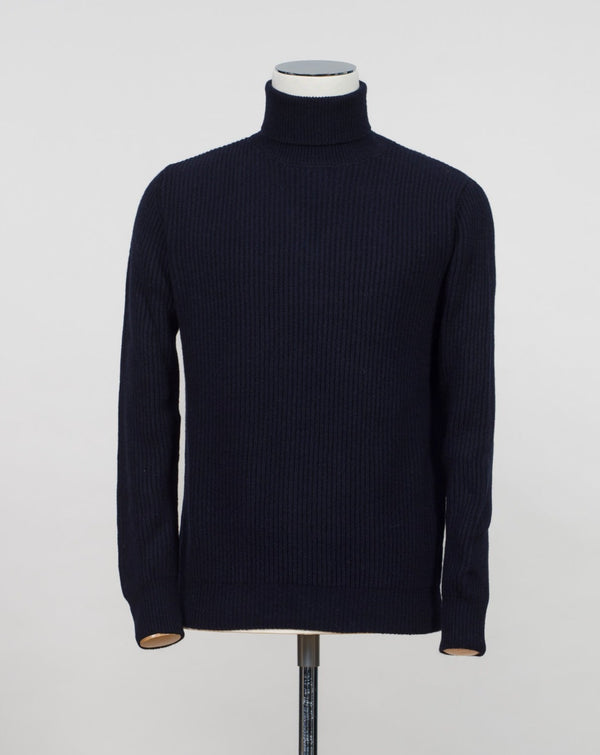 Model: Dolcevita Article: 7 .C110 Color: Navy Composition: 90% Wool 10% Cashmere G.R.P. Firenze Wool & Cashmere Rollneck / Navy
