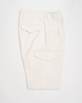Article: 23WM45L Color: 04 / Natural White Composition: 100% Cotton  Carrot fit Ajustable hem Cargo pocket on right side Pleated front Delivered in Myths cotton bag Made in Italy Myths Pleated Cargo Trousers / Natural White