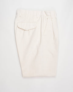 Article: 23WM42L Color: 04 / Natural White Composition: 100% Cotton Carrot fit Pleated front Delivered with a Myths cotton tote bag Made in Italy