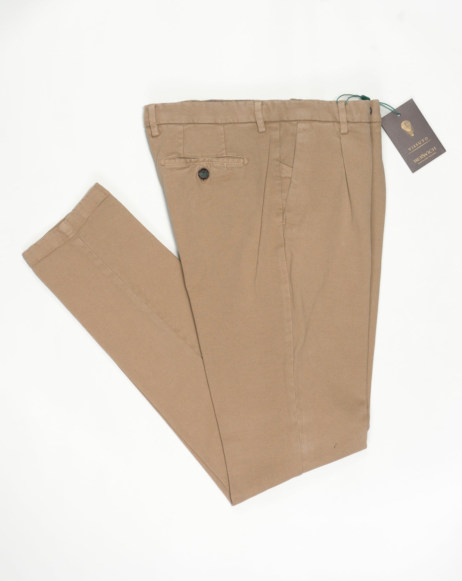 Model: Morello1p-GD Article: dv0101x Composition: 98% Cotton, 2% Elastane Color: Noce / 724 Made in Martina Franca, Italy  Berwich Garment Dyed Heavy Cotton Chinos / Noce