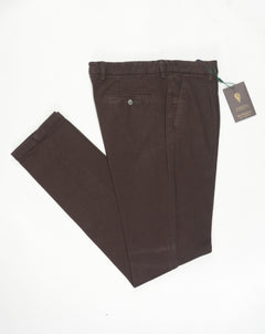 Model: Morello1p-GD Article: dv0101x Composition: 98% Cotton, 2% Elastane Color: Moro / 143 Made in Martina Franca, Italy Berwich Garment Dyed Heavy Cotton Chinos / Moro