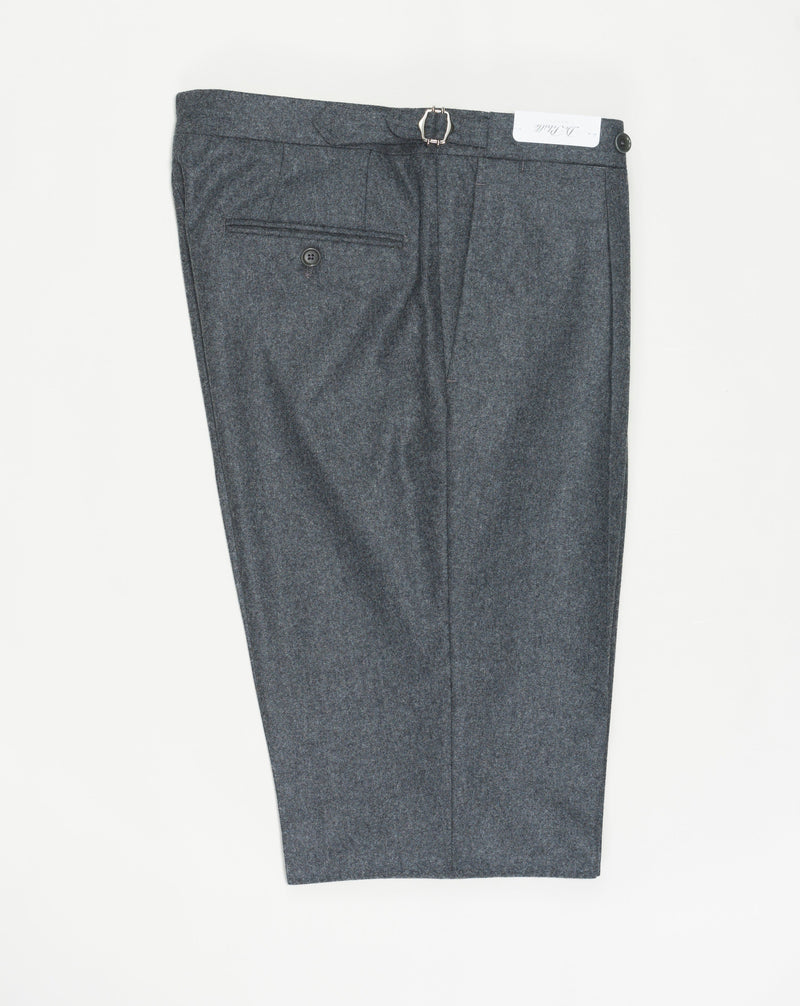 1 pleat De Petrillo Flannel Trousers / Mid Grey Unfinished hem (to be finished to desired length) Model: B10 Article: TP00705 Color: 7021 / Mid Grey Composition: 100% Virgin Wool De Petrillo Flannel Trousers / Mid Grey Made in Italy