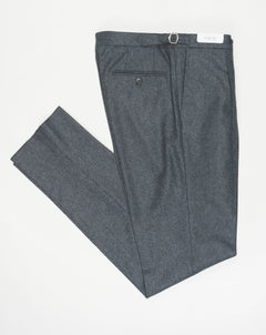 1 pleat De Petrillo Flannel Trousers / Mid Grey Unfinished hem (to be finished to desired length) Model: B10 Article: TP00705 Color: 7021 / Mid Grey Composition: 100% Virgin Wool De Petrillo Flannel Trousers / Mid Grey Made in Italy
