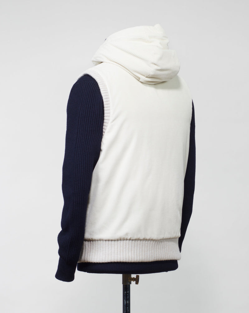 Col 005 Off White / Panna Fixed hood 2 way zip in front 2 hand warming pockets in front Main fabric 100% cotton Ribbed hem and armholes 100% wool Thermo padding filling 100% polyester Made in Italy Gran Sasso Hooded Corduroy Vest / Off White