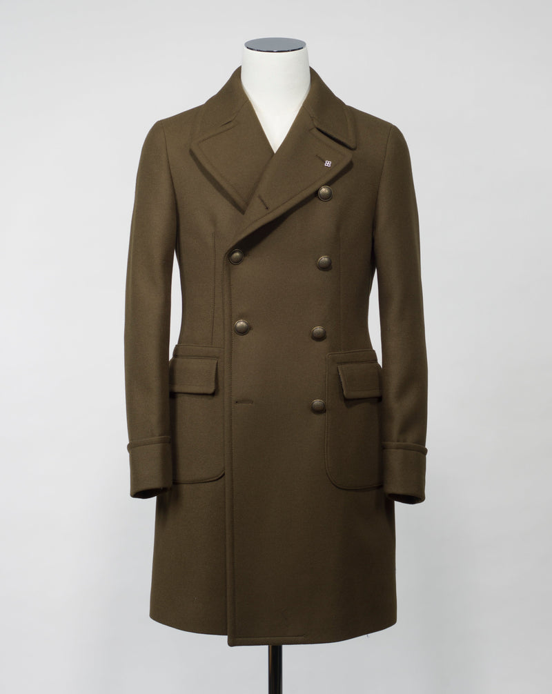 Model: Carlo/Z Fabric code: 770069 U 100% wool double splittable Color: Green / V3039 Brass buttons: MET143 Tagliatore Double Breasted Ulster Coat with Metal Buttons / Green