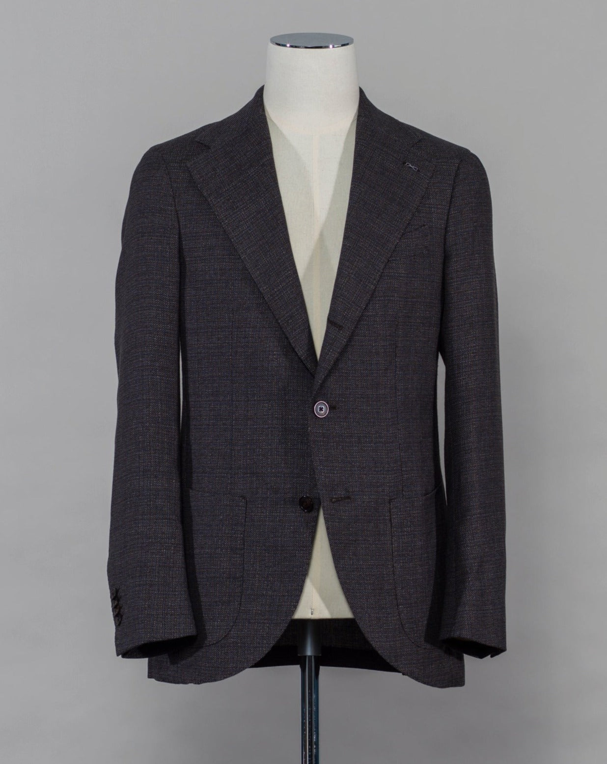 Composition: 73% Wool 27% Linen Lining: 100% Viscose Unlined 3 roll 2 buttoning 2 patch pockets 2 side vents Full canvas Model: GR523 Article: VTE - 604460 Sauma Private Label Panama Jacket / Blue & Brown