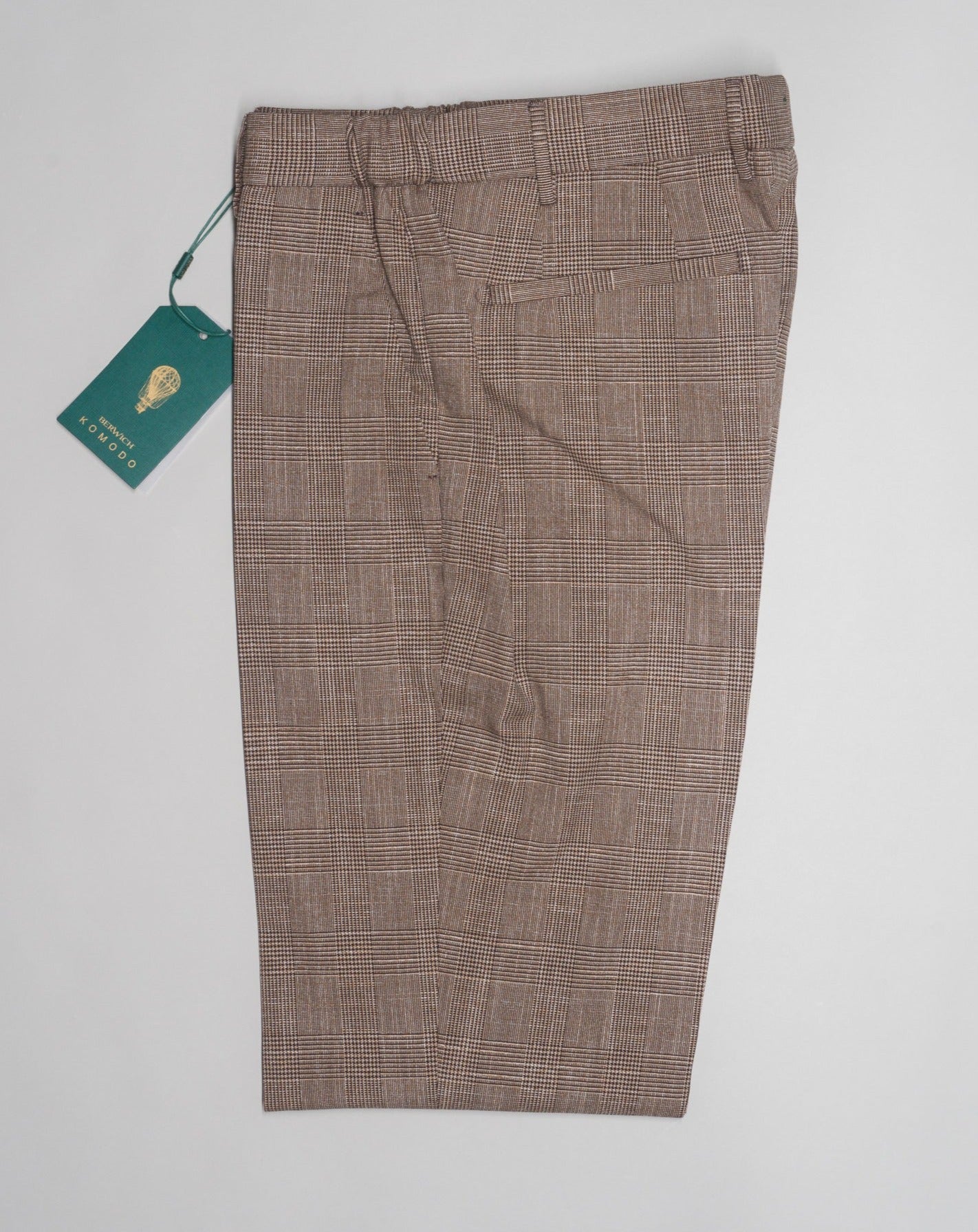 Composition: 99% Cotton 1% Elastan Prince of Wales check Model: Morello Elax Article: ts1635x Color: Light Brown Made in Martina Franca, Italy Berwich Morello Elax Cotton Stretch Trousers / Light Brown