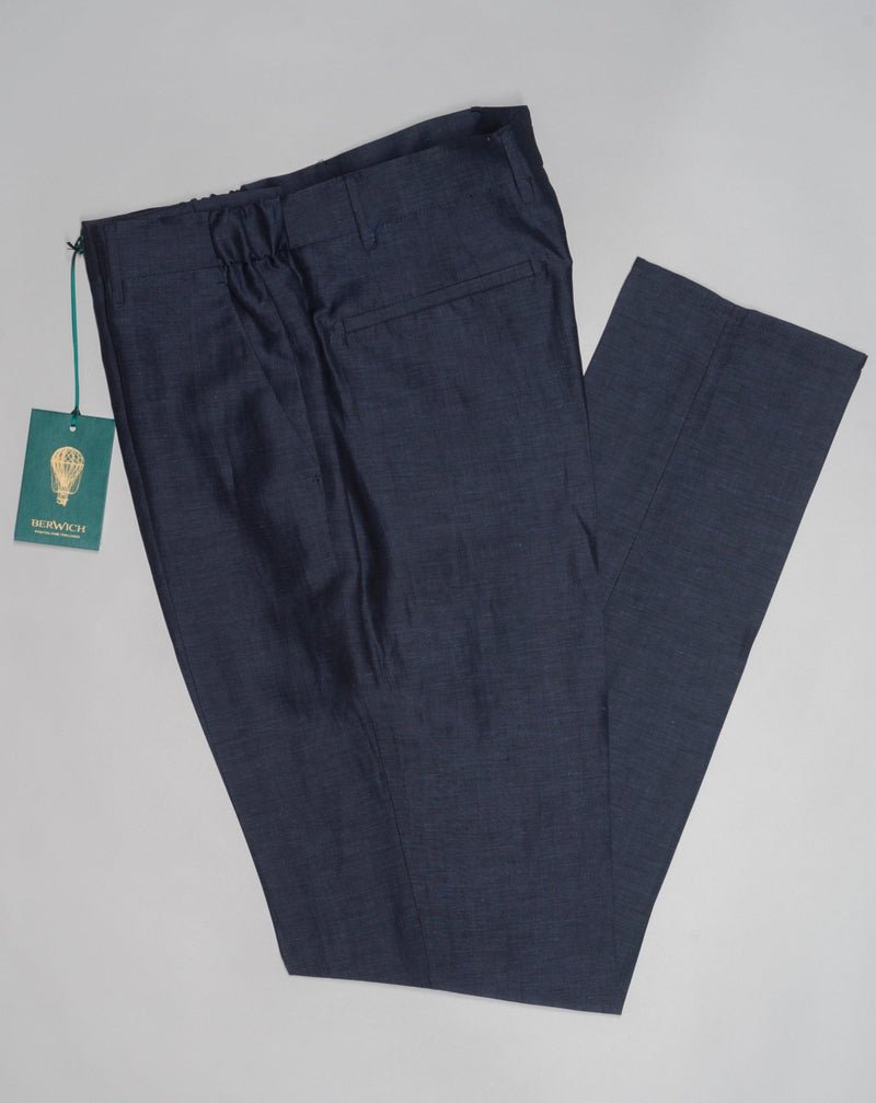 Composition: 50% wool & 50% linen Elastic waist adjuster on both sides Model: Morello Elax Article: zg1554 Color: Navy Made in Martina Franca, Italy Berwich Morello Elax Wool & Linen Trousers / Navy