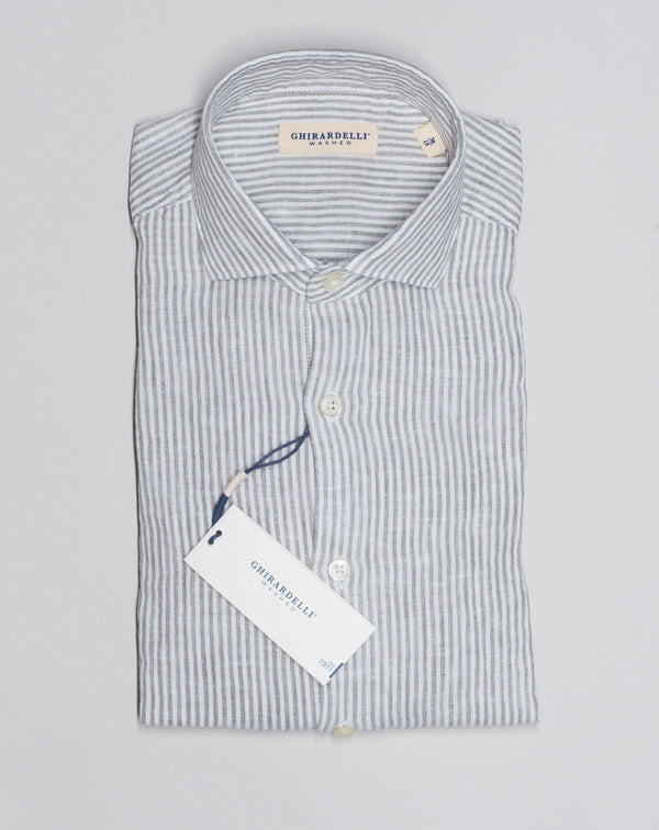 Green striped long sleeved linen shirt from Ghirardelli. Washed to give the garment soft touch and relaxed look.  Composition: 100% Linen Color: Green Long sleeves Removable collar bones