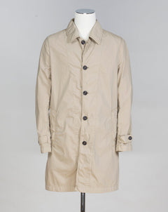 Unconstructed Slanted pockets 1 back vent Article: 35031 Model: 9331 Color: Beige / 4 Composition: 55% Cotton 39% Nylon 6% Elastan L.B.M. 1911 Travel Mac / Beige