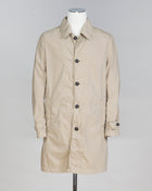 Unconstructed Slanted pockets 1 back vent Article: 35031 Model: 9331 Color: Beige / 4 Composition: 55% Cotton 39% Nylon 6% Elastan L.B.M. 1911 Travel Mac / Beige