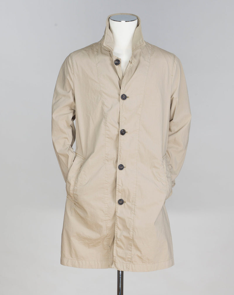 Unconstructed Slanted pockets 1 back vent Article: 35031 Model: 9331 Color: Beige / 4 Composition: 55% Cotton 39% Nylon 6% Elastan L.B.M. 1911 Travel Mac / Beige