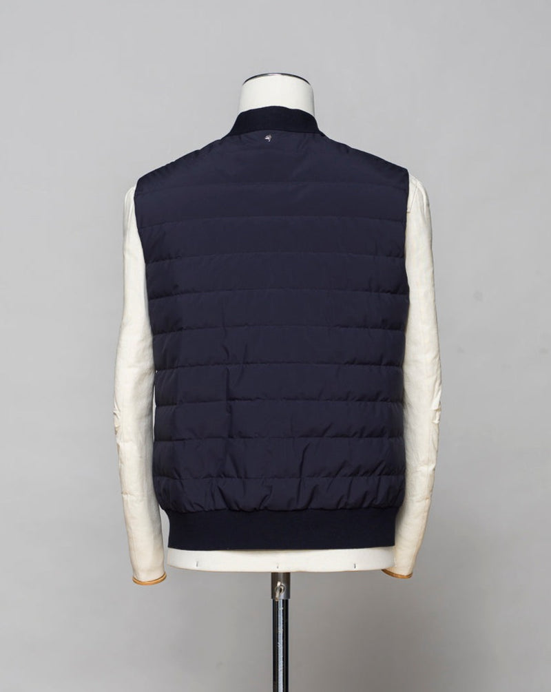 <ul> <li>Outer fabric: 100% Polyester</li> <li>Lining: 100% Polyamide</li> <li>Filling: 90% Down 10% Feathers</li> <li>Color: Navy / 89</li> <li>Article: S06MUWX720</li> </ul>