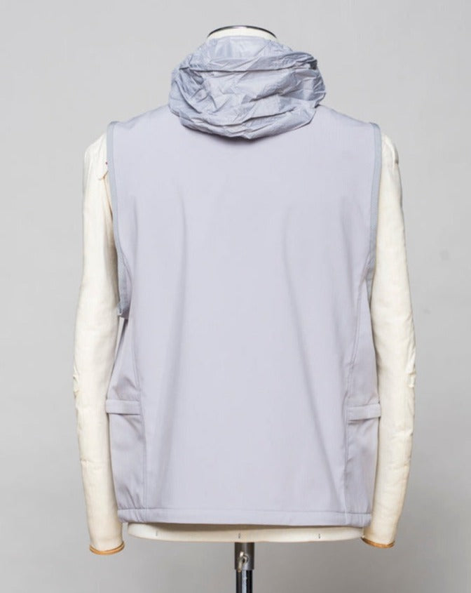 <ul> <li>Zip fastening in front. Two way zip.</li> <li>4 zipped pockets in front</li> <li>2 small pockets with snap fasteners in front</li> <li>1 pocket inside</li> <li>Adjustable hem</li> <li>Light weight hood inside collar</li> <li>Article: 16CMOW105A 005968A</li> <li>Composition: 92% Polyester 8% Elastan</li> <li>Color: 913 / Drizzle grey</li> <li>C.P. Company CP Shell Vest / Drizzle Grey</li> </ul>