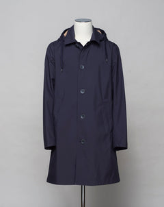 <ul> <li>Hooded raincoat&nbsp;</li> <li>Detachable hood</li> <li>Slanted side pockets</li> <li>100% polyester</li> <li>Waterproof</li> <li>Taped seams</li> <li>Double faced fabric (beige color inside)</li> <li>Color: Navy 9220</li> </ul> <p>&nbsp;</p>