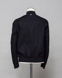 Composition: 96% Cotton 4% Elastan. Model: GI000385U-13164. Color: 9300 / Black. Zip closure. Flap patch pockets. Made in Italy