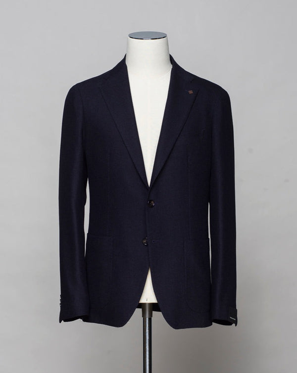 <div>Hopsack jersey jacket from Sauma 20 anniversary capsule collection. Crafted in Martina Franca, Italy by Tagliatore.</div> <ul> <li>Natural stretch hopsack jersey jacket</li> <li>Composition: 72% Silk 28% Virgin wool</li> <li>Article: 440038 U</li> <li>Modello: Sauma 20 / Monte Carlo / 1SMC22K</li> <li>Color: Navy / B3085</li> <li>Unconstructed</li> <li>Unlined</li> <li>2 Buttons</li> <li>Notch lapel</li> <li>Patch pockets</li> <li>Side vents</li> <li>Made in Martina Franca, Italy</li> </ul>