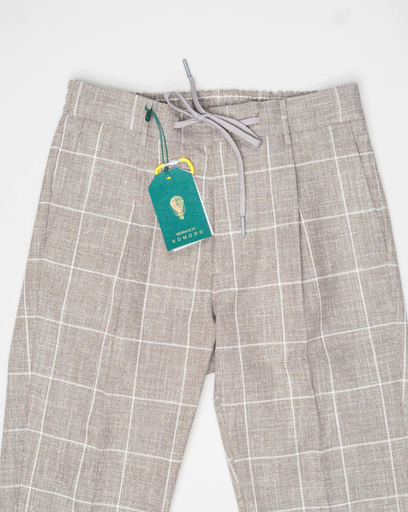 <ul> <li>Composition: 100% Cotton&nbsp;</li> <li>Article: ts1456x</li> <li>Model: Spiaggia 1p</li> <li>Color: Taupe</li> <li>Made in Martina Franca, Puglia, Italy Berwich Windowpane Cotton Trousers / Taupe</li> </ul>