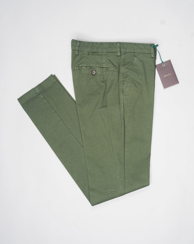<ul> <li data-mce-fragment="1">Model: Morello GD</li> <li data-mce-fragment="1">Article: xgab</li> <li data-mce-fragment="1">Composition:&nbsp;98% Cotton, 2% Elastane</li> <li data-mce-fragment="1">Color:&nbsp;Militare</li> <li data-mce-fragment="1">Made in Martina Franca, Italy&nbsp;</li> </ul>