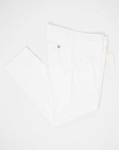 Article: 324513. Color: White / 5120. Composition: 98% Cotton 2% Elastan. Model: Soho. Flat front. Slanted side pockets. Beltloops