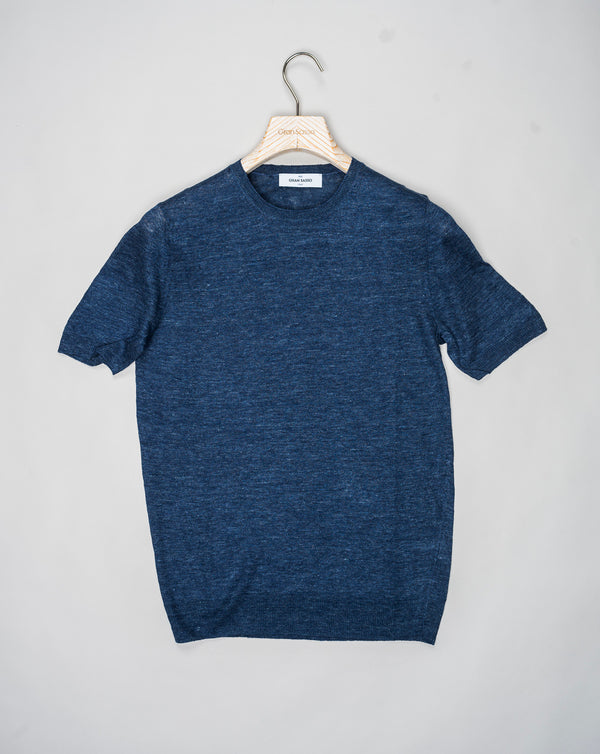 <div> <p>Indulge in luxury with Gran Sasso Knitted Linen T-Shirt. Made from high-quality knitted linen, this t-shirt offers a comfortable yet sophisticated fit. The perfect addition to your wardrobe for a touch of elegance and style.</p> </div> <ul> <li>Composition: 100% Linen</li> <li>Color: 590 / Blue</li> <li>Article: 57177 / 24801</li> <li>Made in Italy</li> </ul>