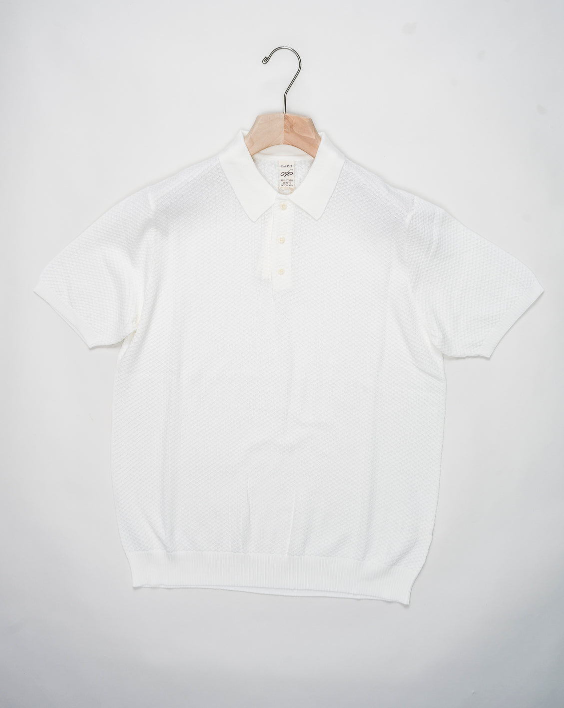 Short sleeve polo shirt in cotton from G.R.P. Firenze. Composition: 100% Cotton. Short Sleeves. Article: TEC 11. Color: Ecru