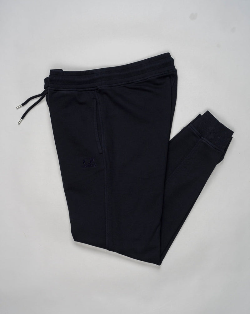 <ul> <li>Article: 16CMSP100B 110044G</li> <li>Composition: 100% Cotton</li> <li>Color: 888 / Total Eclipse</li> <li>Garment dyed C.P. Company Diagonal Fleece Sweatpants / Total Eclipse</li> </ul>