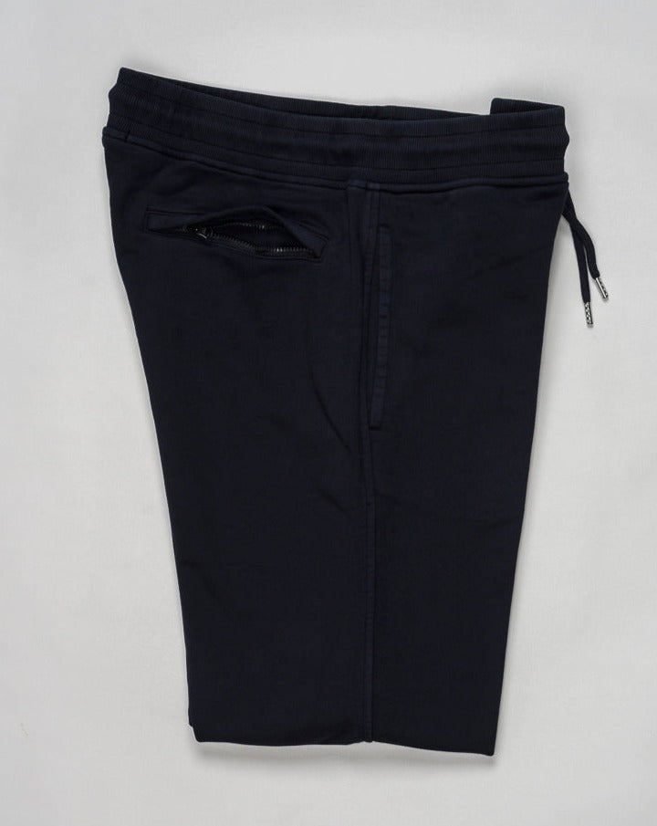 <ul> <li>Article: 16CMSP100B 110044G</li> <li>Composition: 100% Cotton</li> <li>Color: 888 / Total Eclipse</li> <li>Garment dyed C.P. Company Diagonal Fleece Sweatpants / Total Eclipse</li> </ul>