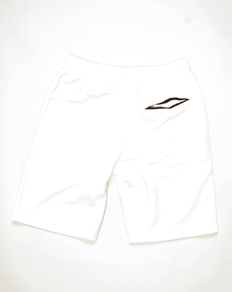 <ul> <li>Article: 16CMSB101B 110044G</li> <li>Composition: 100% Cotton</li> <li>Color: 103 / Gauze white</li> <li>Garment dyed C.P. Company Diagonal Fleece Shorts / Gauze White</li> </ul>