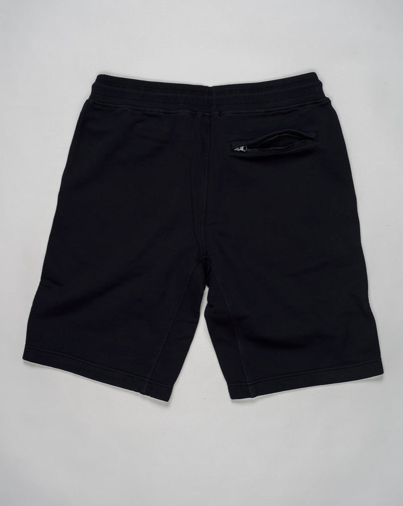 <ul> <li>Article: 16CMSB101B 110044G</li> <li>Composition: 100% Cotton</li> <li>Color: 888 / Total Eclipse</li> <li>Garment dyed C.P. Company Diagonal Fleece Shorts / Total Eclipse</li> </ul>