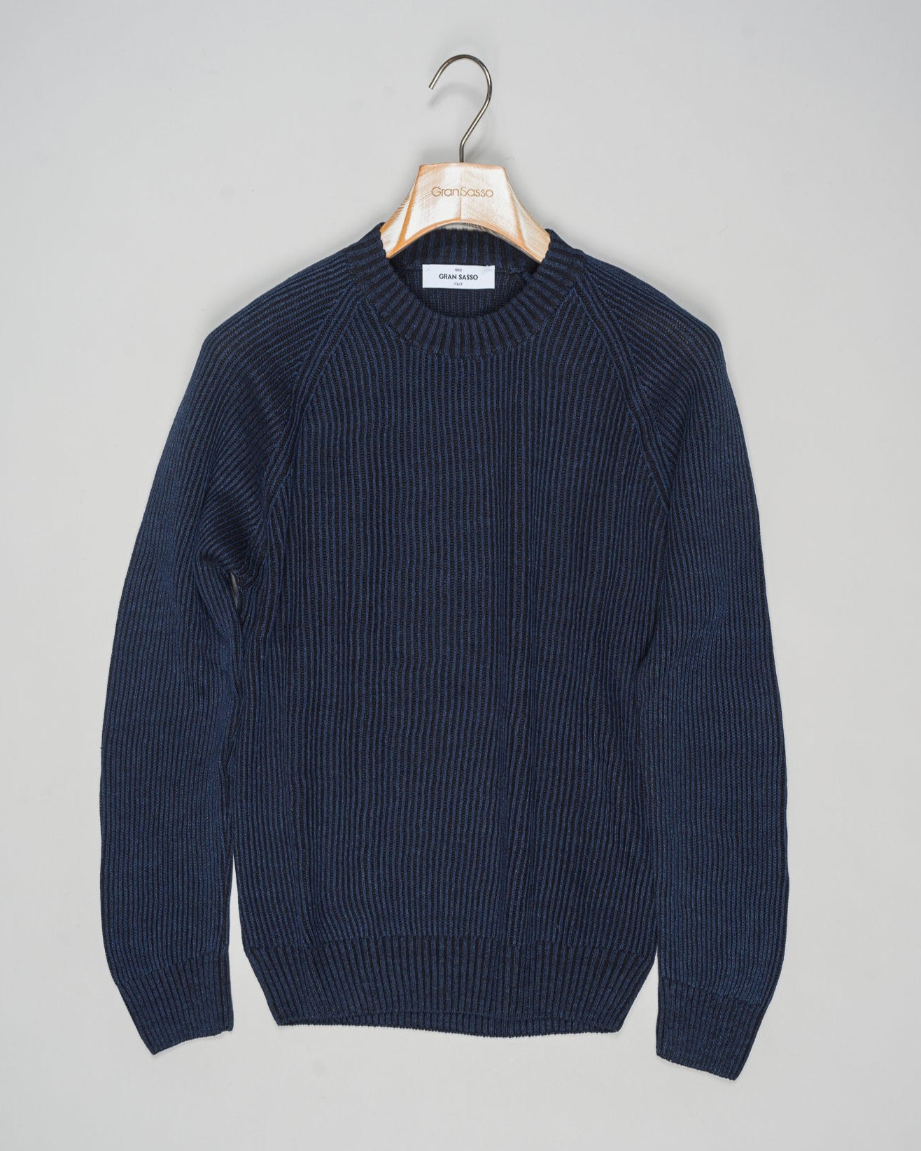 


Composition: 68% Linen 32% Cotton
Color: 805 / Navy
Article: 23152 / 18632
Made in Italy