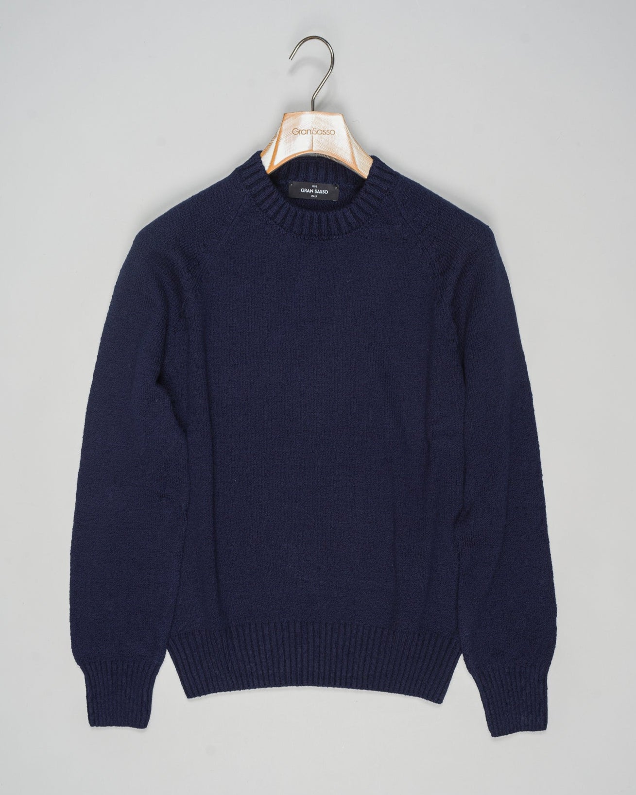 


Composition: 100% Cotton
Color: 598 / Navy
Article: 23136 / 17402
Made in Italy