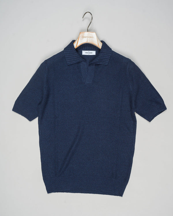 This Gran Sasso Knitted Capri Collar Shirt is made of a blend of linen and cotton for a comfortable, breathable fit. Stay cool and stylish in this textured capri collar knit.

Composition: 68% Linen 32% Cotton
Color: 598 / Blue
Article: 23140 / 18640
Made in Italy