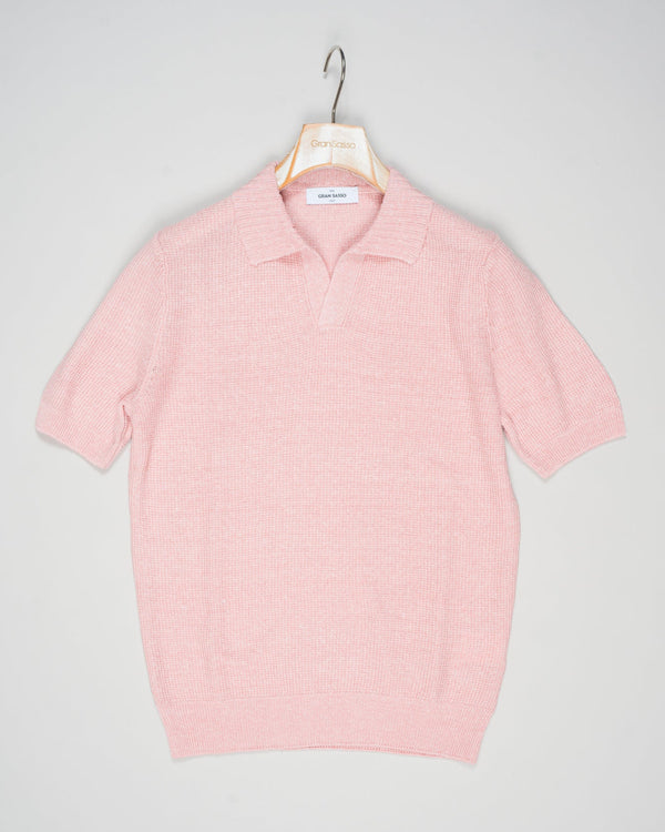 This Gran Sasso Knitted Capri Collar Shirt is made of a blend of linen and cotton for a comfortable, breathable fit. Stay cool and stylish in this textured capri collar knit.

Composition: 68% Linen 32% Cotton
Color: 220 / Pink
Article: 23140 / 18640
Made in Italy