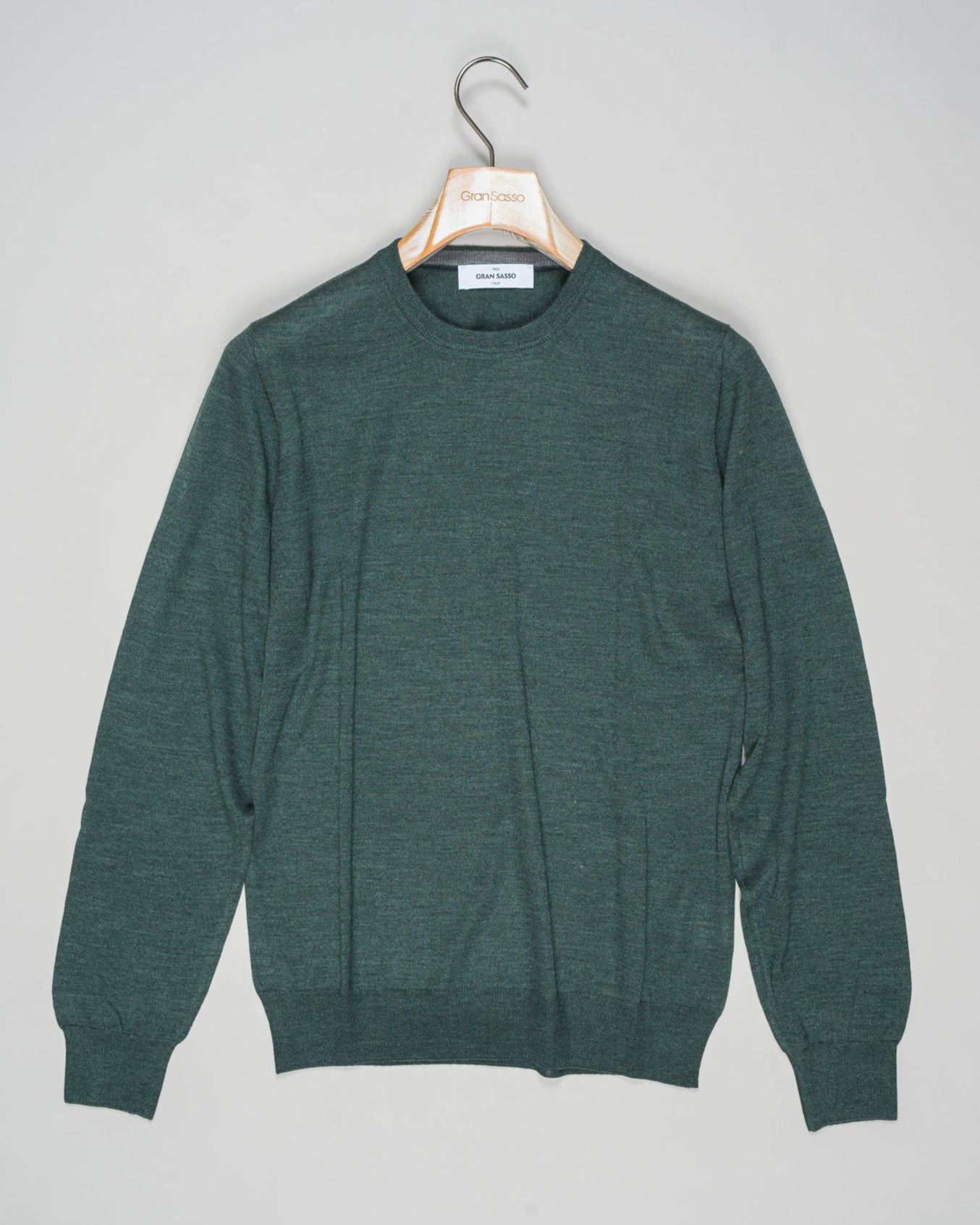 


Composition: 70% Virgin wool 30% Silk
Color: 475 / Dark Green
Article: 57167 / 13190
Made in Italy