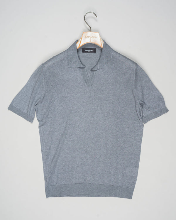 Expertly crafted from luxurious silk, the Gran Sasso Capri Collar Silk Knit Polo Shirt offers a sophisticated and luxurious addition to any wardrobe. The high-quality silk knit fabric ensures a comfortable and breathable fit, while the classic polo shirt design adds a touch of timeless elegance. Elevate your style with this must-have piece.
Composition: 100% Silk
Color: 060 / Light Grey
Article: 43129 / 23503
Made in Italy