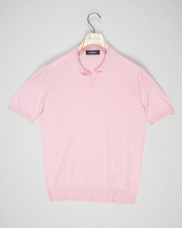 Expertly crafted from luxurious silk, the Gran Sasso Capri Collar Silk Knit Polo Shirt offers a sophisticated and luxurious addition to any wardrobe. The high-quality silk knit fabric ensures a comfortable and breathable fit, while the classic polo shirt design adds a touch of timeless elegance. Elevate your style with this must-have piece.
Composition: 100% Silk
Color: 214 / Pink
Article: 43129 / 23503
Made in Italy