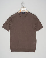 Expertly crafted from luxurious silk, the Gran Sasso Silk Knit T-Shirt Shirt offers a sophisticated and luxurious addition to any wardrobe. The high-quality silk knit fabric ensures a comfortable and breathable fit, while the classic t-shirt design adds a touch of timeless elegance. Elevate your style with this must-have piece.
Composition: 100% Silk
Color: 184 / Brown
Article: 43112 / 23503
Made in Italy