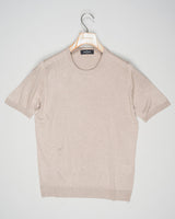 Expertly crafted from luxurious silk, the Gran Sasso Silk Knit T-Shirt Shirt offers a sophisticated and luxurious addition to any wardrobe. The high-quality silk knit fabric ensures a comfortable and breathable fit, while the classic t-shirt design adds a touch of timeless elegance. Elevate your style with this must-have piece.
Composition: 100% Silk
Color: 030 / Beige
Article: 43112 / 23503
Made in Italy
