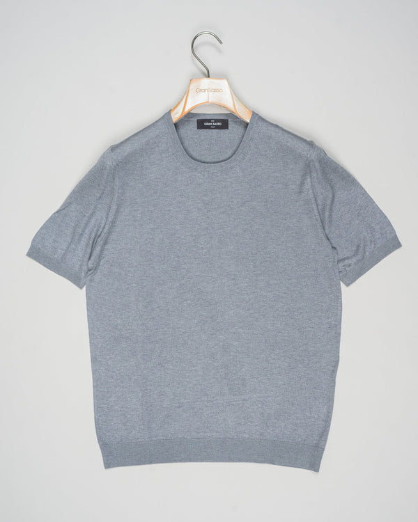 Expertly crafted from luxurious silk, the Gran Sasso Silk Knit T-Shirt Shirt offers a sophisticated and luxurious addition to any wardrobe. The high-quality silk knit fabric ensures a comfortable and breathable fit, while the classic t-shirt design adds a touch of timeless elegance. Elevate your style with this must-have piece.
Composition: 100% Silk
Color: 060 / Light Grey
Article: 43112 / 23503
Made in Italy