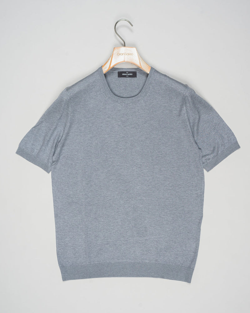 Expertly crafted from luxurious silk, the Gran Sasso Silk Knit T-Shirt Shirt offers a sophisticated and luxurious addition to any wardrobe. The high-quality silk knit fabric ensures a comfortable and breathable fit, while the classic t-shirt design adds a touch of timeless elegance. Elevate your style with this must-have piece.
Composition: 100% Silk
Color: 060 / Light Grey
Article: 43112 / 23503
Made in Italy