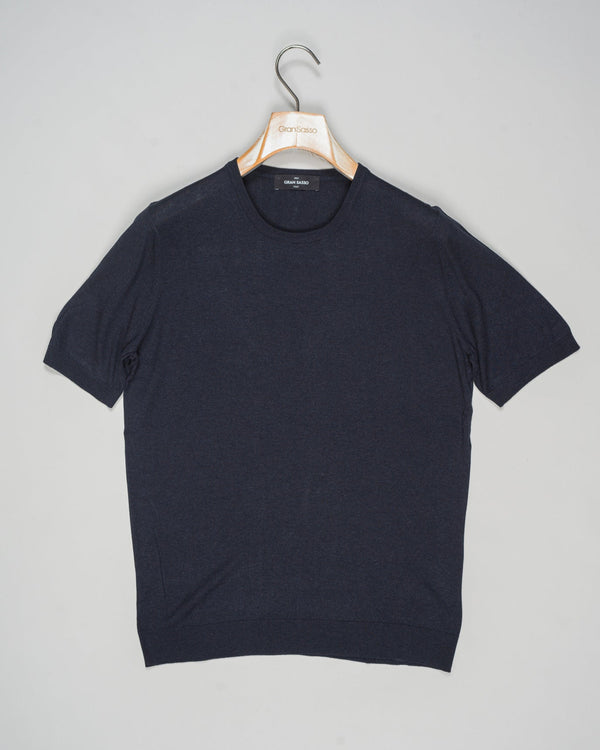Expertly crafted from luxurious silk, the Gran Sasso Silk Knit T-Shirt Shirt offers a sophisticated and luxurious addition to any wardrobe. The high-quality silk knit fabric ensures a comfortable and breathable fit, while the classic t-shirt design adds a touch of timeless elegance. Elevate your style with this must-have piece.
Composition: 100% Silk
Color: 597 / Navy
Article: 43112 / 23503
Made in Italy