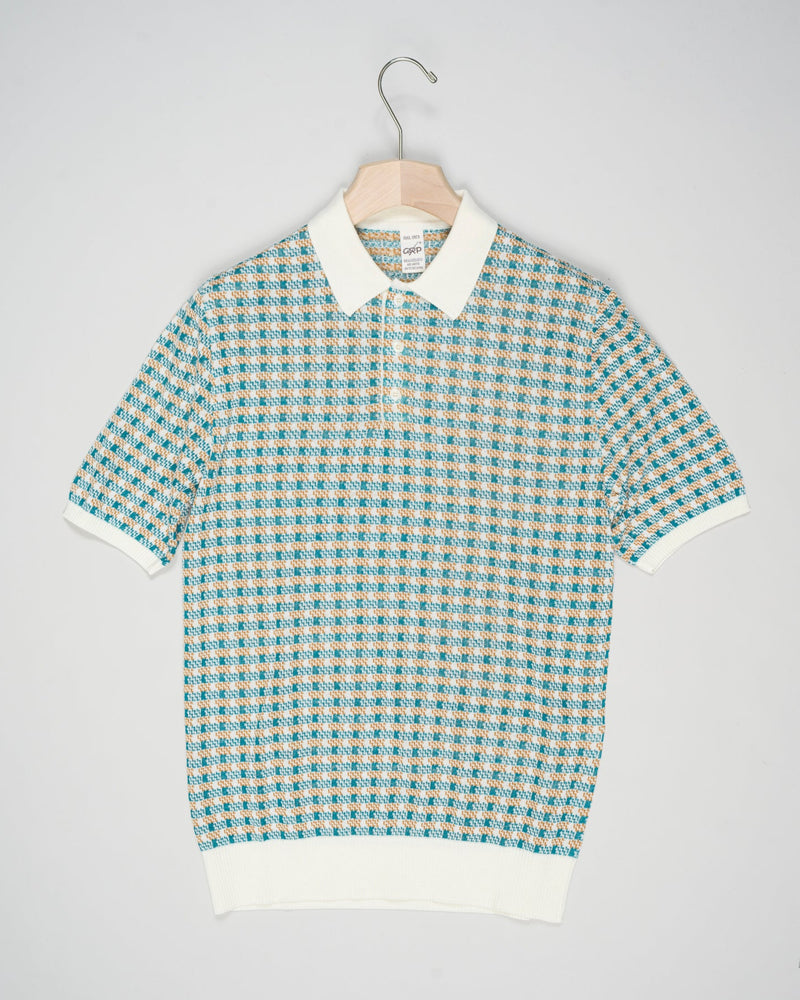 Short sleeve polo shirt in cotton from G.R.P. Firenze.
Composition: 60% Cotton 40% Linen
Short Sleeves
3 Buttons
Article: TEC J2 PSSIcoi
Color: Ecru-Orange-Oil