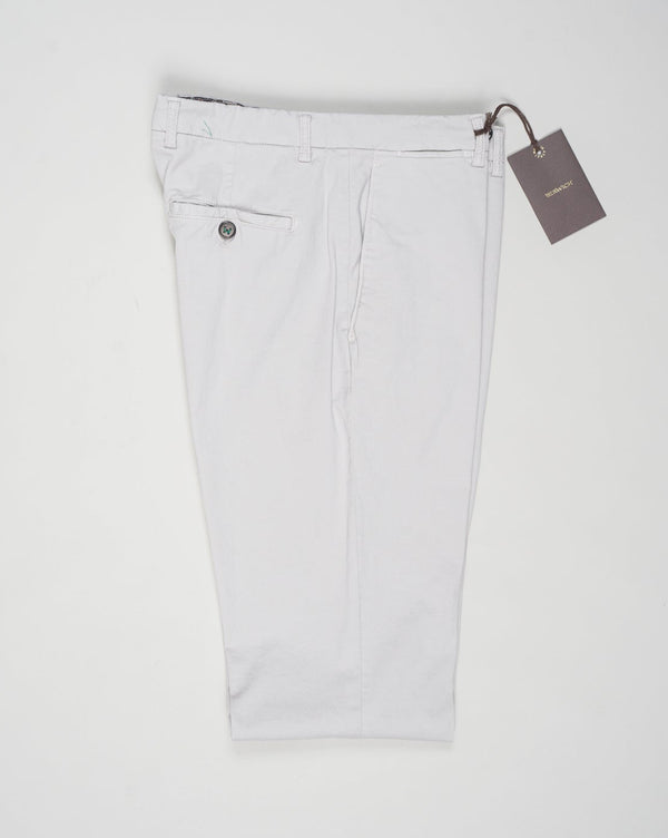 Model: Vulcano23-GD
Article: ts0001x
Composition:&nbsp;98% Cotton, 2% Elastane
Color: Pomice
Made in Martina Franca, Italy Berwich Garment Dyed Cotton Chinos / Pomice