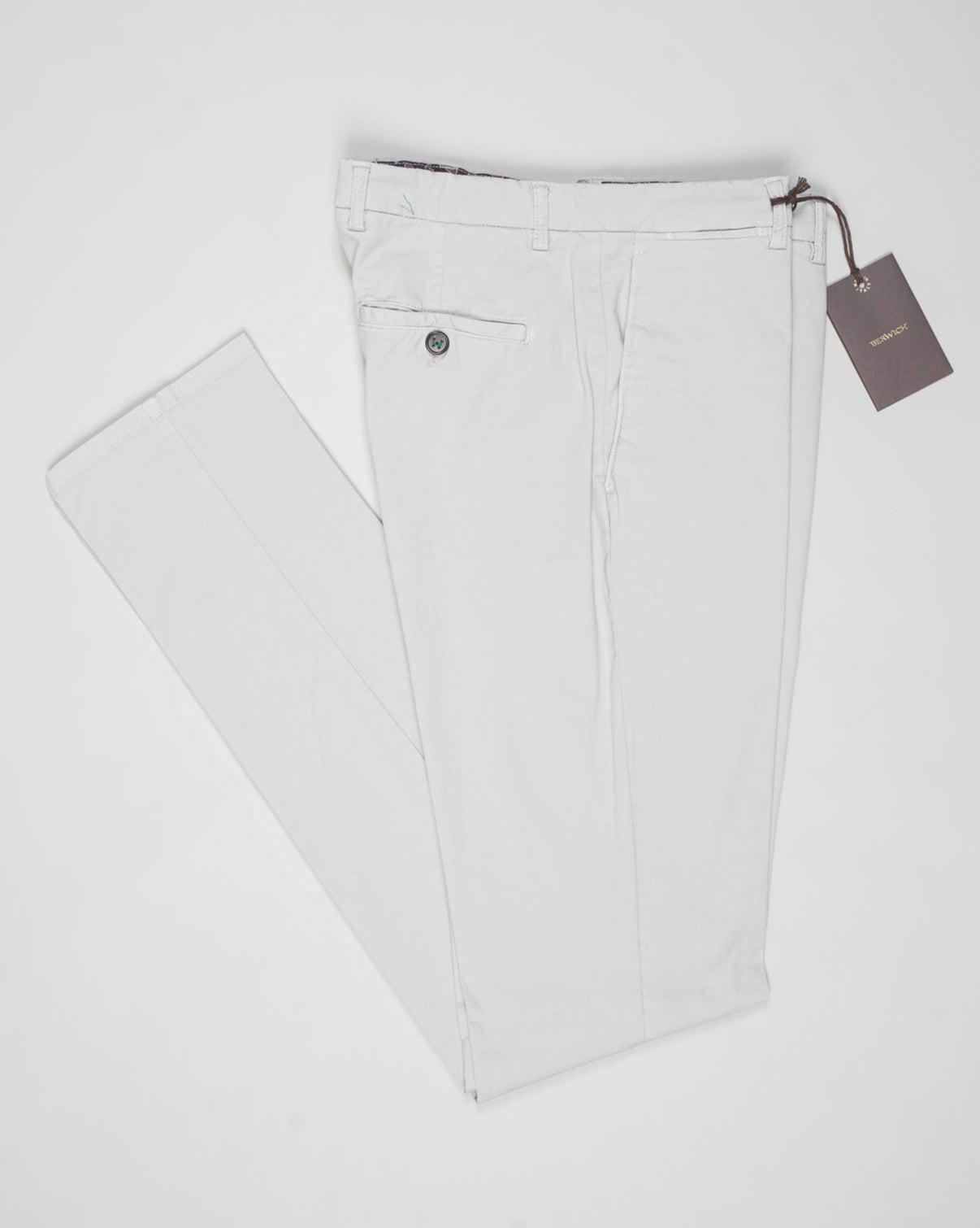 Model: Vulcano23-GD
Article: ts0001x
Composition:&nbsp;98% Cotton, 2% Elastane
Color: Pomice
Made in Martina Franca, Italy Berwich Garment Dyed Cotton Chinos / Pomice