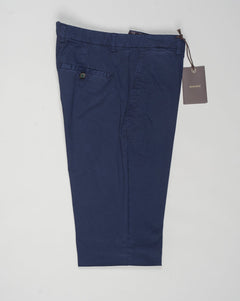 Model: Vulcano23-GD
Article: ts0001x
Composition:&nbsp;98% Cotton, 2% Elastane
Color: Indigo
Made in Martina Franca, Italy Berwich Garment Dyed Cotton Chinos / Indigo