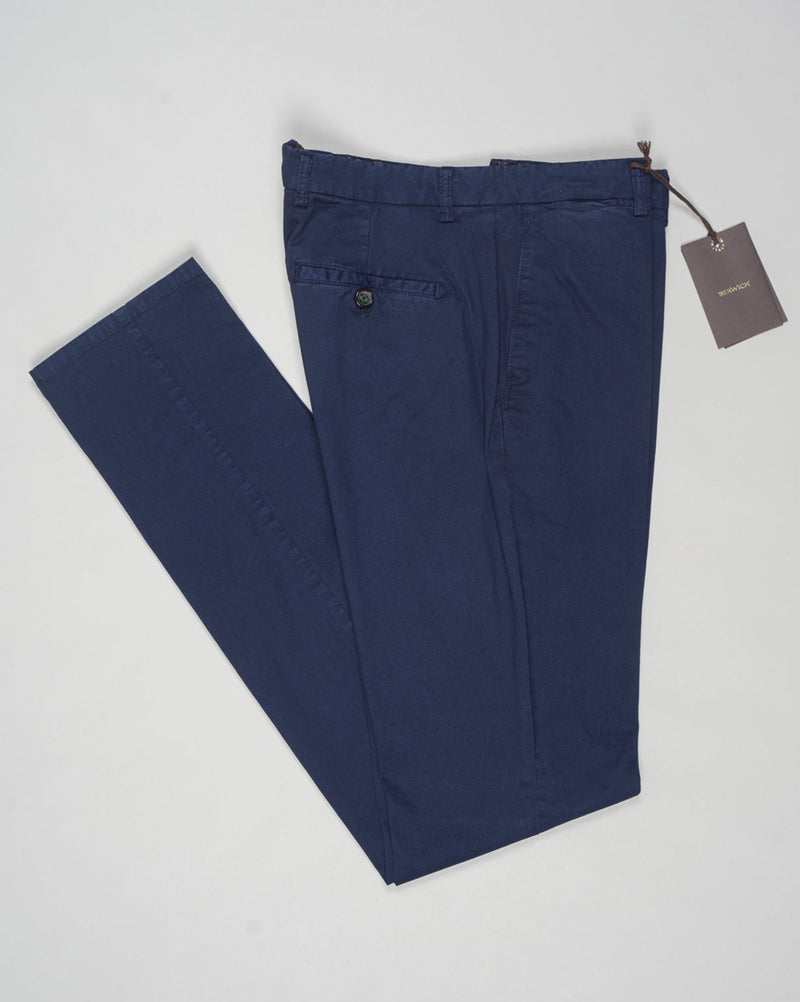 Model: Vulcano23-GD
Article: ts0001x
Composition:&nbsp;98% Cotton, 2% Elastane
Color: Indigo
Made in Martina Franca, Italy Berwich Garment Dyed Cotton Chinos / Indigo