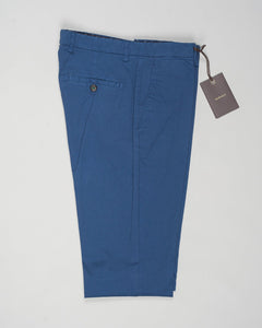 Model: Vulcano23-GD
Article: ts0001x
Composition:&nbsp;98% Cotton, 2% Elastane
Color: Avio
Made in Martina Franca, Italy Berwich Garment Dyed Cotton Chinos / Avio